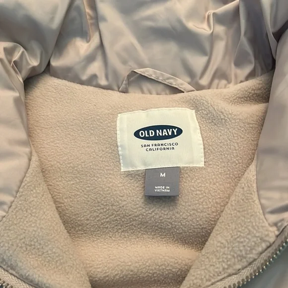 Old Navy Puffer Vest - Picture 4 of 9